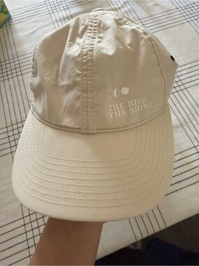 Vuori  Cap , light beige color